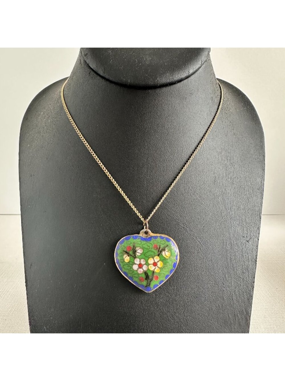 1970s Cloisonne Puffy Heart Pendant Necklace Green Floral Gold Chain